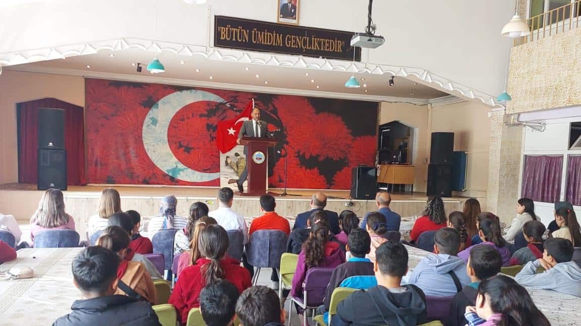 İl Milli Eğitim Müdürümüz Sayın Aziz Gün, İlçemizde Destekleme ve Yetiştirme Kursları ve LGS sınavı ile ilgili toplantı yaptı.